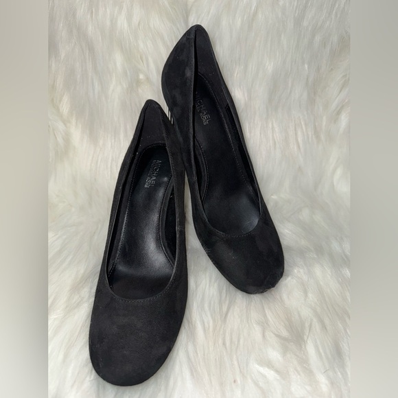 Michael Kors Black Suede Heels Timeless Design - Picture 5 of 8